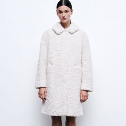 Płaszcz ze sztucznego baranka - Ivory. Płaszcze Reserved, l, bez wzorów, bez kaptura. Za 319.99 zł.