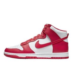 Buty do chodzenia dla dorosłych Nike Dunk High University Red. Czerwone buty treningowe Nike, bez wzorów, ze skóry, bez zapięcia, do koszykówki. Za 1,138.96 zł.