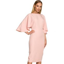 Sukienka elegancka ołówkowa z szerokimi rękawami pudrowa z pelerynką. Sukienki Sukienki.shop, na komunię, xxl, bez wzorów, eleganckie, bez kołnierzyka, bez ramiączek, ołówkowe. Za 289.00 zł.