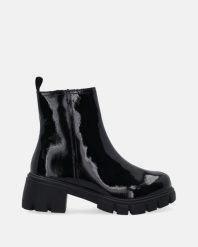 CZARNE SZTYBLETY Z LAKIEROWANEJ SKÓRY 69237 COW BLACK. Czarne botki Venezia, bez wzorów, ze skóry, bez obcasa, bez zapięcia. Za 169.00 zł.
