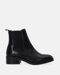 KLASYCZNE CZARNE BOTKI VB22-4201 POR BL. Czarne botki Venezia, bez wzorów, ze skóry, klasyczne, bez obcasa, bez zapięcia. Za 299.00 zł.