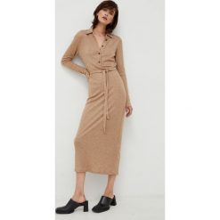 Calvin Klein sukienka kolor brązowy maxi prosta. Brązowe sukienki Calvin Klein, na co dzień, l, bez wzorów, bez kołnierzyka, bez ramiączek, maxi, proste. W wyprzedaży za 569.99 zł.