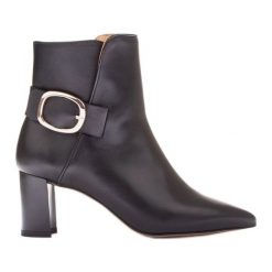 Marco Shoes Eleganckie botki czarne. Czarne botki bez wzorów, eleganckie, bez obcasa, bez zapięcia. Za 589.00 zł.