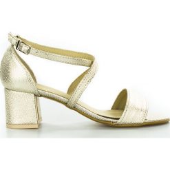 Sandały retro mieniące się z wzorkiem złote Optimo-37. Żółte sandały Inna, bez wzorów, z materiału, eleganckie, bez obcasa, na obcasie, bez zapięcia. W wyprzedaży za 96.99 zł.