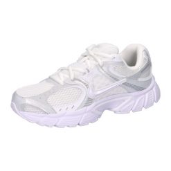 Buty damskie do treningu Nike W V5 RNR białe. Białe buty treningowe Nike, bez wzorów, z materiału, bez zapięcia, na fitness i siłownię. Za 389.00 zł.