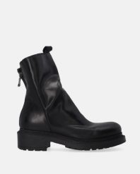 CZARNE BOTKI DAMSKIE Z SUWAKIEM P001LEBLOBB036. Czarne botki Venezia, bez wzorów, ze skóry, bez obcasa, bez zapięcia. Za 579.00 zł.