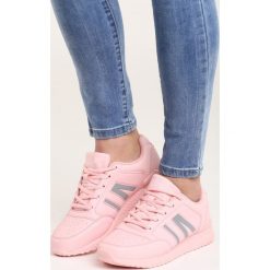 Różowe Buty Sportowe Free Runners. Buty sportowe lifestyle marki NEWFEEL. Za 79.99 zł.