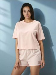 Bawełniana piżama z krótkim rękawem i szortami w paski - różowy. Czerwone piżamy Sinsay, l, bez wzorów, z bawełny, bez kołnierzyka, bez ramiączek, krótkie. Za 39.99 zł.