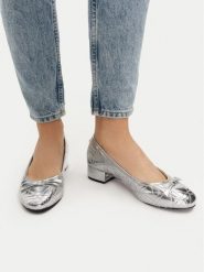 Steve Madden Czółenka Cherish-Q SM11003516 Srebrny. Szare czółenka Steve Madden, bez wzorów, ze skóry, bez obcasa, bez zapięcia. Za 241.99 zł.