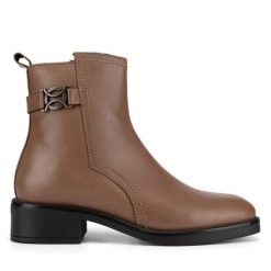 Botki Lasocki. Brązowe botki Lasocki, bez wzorów, bez obcasa, na płaskiej podeszwie, bez zapięcia. Za 195.99 zł.