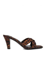 GINO ROSSI Klapki EO-GL95F-970 Brązowy. Brązowe klapki Gino Rossi, bez wzorów, z materiału, bez obcasa, bez zapięcia. Za 329.99 zł.