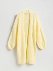 Długi kardigan - jasnożółty. Żółte swetry Reserved, l, bez wzorów, z dzianiny, bez ramiączek. Za 159.99 zł.