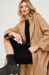 Answear Lab płaszcz z wełną kolor brązowy przejściowy oversize. Brązowe płaszcze Answear Lab, l, bez wzorów, z materiału, bez kaptura. Za 459.99 zł.