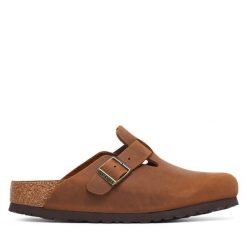 Klapki Birkenstock. Brązowe klapki Birkenstock, bez wzorów, bez obcasa, bez zapięcia. Za 694.99 zł.