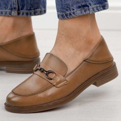 Camelowe skórzane mokasyny damskie Vinceza 18117. Brązowe mokasyny VINCEZA, bez wzorów, z jeansu, z okrągłym noskiem. Za 219.00 zł.