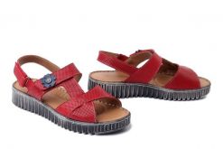 MANITU 910327-04 rot, sandały damskie. Czerwone sandały Manitu, bez wzorów, ze skóry, bez obcasa, bez zapięcia. Za 229.42 zł.
