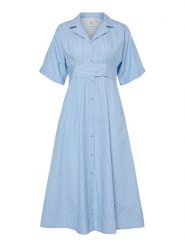YAS Sukienka koszulowa Astor 26037276 Niebieski Regular Fit. Niebieskie sukienki YAS, bez wzorów, z bawełny, bez kołnierzyka, bez ramiączek, koszulowe. Za 219.99 zł.