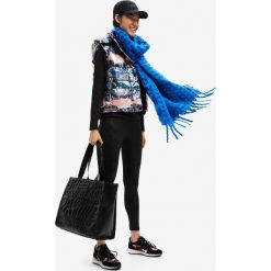 Desigual szal damski wzorzysty. Niebieskie szaliki i kominy Desigual, bez wzorów, z tkaniny. Za 229.99 zł.