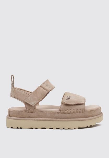 Sandały UGG Goldenstar beżowe z regulowanymi paskami. Brązowe sandały UGG, bez wzorów, z materiału, casualowe, bez obcasa, bez zapięcia. Za 595.80 zł.