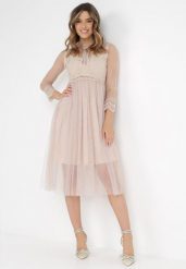 Jasnobeżowa Sukienka Phaerusa. Brązowe sukienki Born2be, s, z aplikacjami, z koronki, eleganckie, bez kołnierzyka, bez ramiączek, midi, rozkloszowane. W wyprzedaży za 67.99 zł.