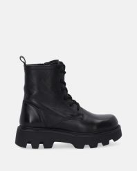 CZARNE WORKERY DAMSKIE NAR6651 FOU BLAC. Czarne botki Venezia, bez wzorów, ze skóry, bez obcasa, bez zapięcia. Za 359.00 zł.