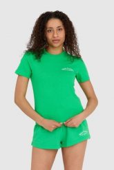 JUICY COUTURE Zielony t-shirt damski haylee recycled z haftowanym logo. Zielone t-shirty Juicy Couture, s, bez wzorów, bez kołnierzyka, bez ramiączek. W wyprzedaży za 243.99 zł.