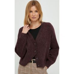 Vero Moda kardigan damski kolor bordowy lekki. Czerwone swetry Vero Moda, l, bez wzorów, z poliesteru, bez ramiączek. Za 139.99 zł.