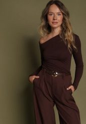 Brązowa Wiskozowa Bluzka z Asymetrycznym Dekoltem Clatide. Brązowe bluzki Born2be, m, bez wzorów, z jeansu, biznesowe, z asymetrycznym kołnierzem, bez ramiączek. Za 59.99 zł.