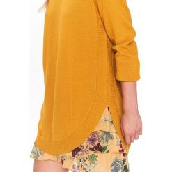 SWETER DAMSKI W MODNYM FASONIE. Swetry TOP SECRET, na jesień, bez wzorów, z dzianiny, bez ramiączek. W wyprzedaży za 59.99 zł.