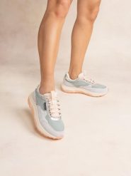 Buty sportowe damskie TBS Jazonne. Czerwone buty do biegania TBS, bez wzorów, bez zapięcia, do biegania. Za 465.50 zł.
