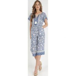 Niebieski Kombinezon Hesonia. Niebieskie kombinezony Born2be, l, z aplikacjami, boho, bez kołnierzyka, bez ramiączek, krótkie. W wyprzedaży za 71.99 zł.