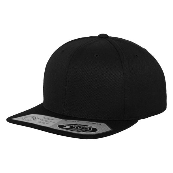 110 Czapka Z Daszkiem Typu Snapback. Czarne czapki z daszkiem FLEXFIT, bez wzorów. Za 95.99 zł.