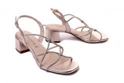 TAMARIS 28236-42 933 light gold, sandały damskie. Żółte sandały Tamaris, bez wzorów, z gumy, bez obcasa, na obcasie, bez zapięcia. Za 329.90 zł.