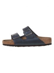 Birkenstock Skórzane klapki "Arizona LEO" w kolorze granatowym rozmiar: 44. Niebieskie klapki Birkenstock, bez wzorów, klasyczne, z otwartym noskiem, bez obcasa, bez zapięcia. Za 340.18 zł.