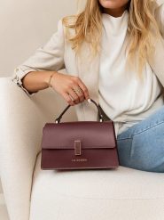 Lia Biassoni Skórzana torebka "Fegana" w kolorze bordowym - 20 x 14 x 8 cm rozmiar: onesize. Czerwone torebki klasyczne Lia Biassoni, bez wzorów, z materiału, przez ramię, bez dodatków. Za 282.99 zł.