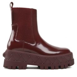 Botki Kurt Geiger. Czerwone botki Kurt Geiger, bez wzorów, bez obcasa, na płaskiej podeszwie, bez zapięcia. Za 699.99 zł.