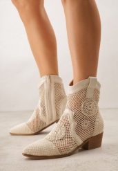 Beżowe Ażurowe Botki Kowbojki z Haftem na Niskim Obcasie Typu Stożek Bertolina. Brązowe botki Born2be, w ażurowe wzory, z jeansu, klasyczne, bez obcasa, na obcasie, bez zapięcia. Za 139.99 zł.