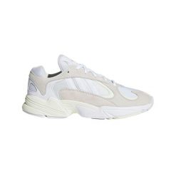 Buty sportowe Adidas Originals Yung 1. Białe buty treningowe adidas, bez wzorów, bez zapięcia. Za 389.00 zł.