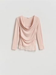 Bluzka z koronkową wstawką - pastelowy róż. Czerwone bluzki Reserved, l, bez wzorów, z dzianiny, bez kołnierzyka, bez ramiączek. Za 79.99 zł.