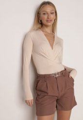 Brązowe Szorty Typu Bermudy z Paskiem i Prostokątną Klamrą Tinalora. Brązowe szorty Born2be, bez wzorów, eleganckie. Za 89.99 zł.