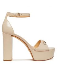 Guess Sandały FLJSET LEA03 Écru. Sandały Guess, z aplikacjami, ze skóry, bez obcasa, na słupku, bez zapięcia. Za 529.99 zł.