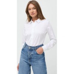 Guess koszula damska kolor biały slim z kołnierzykiem klasycznym. Białe koszule Guess, l, z aplikacjami, z tkaniny, klasyczne, bez kołnierzyka, bez ramiączek. Za 369.99 zł.