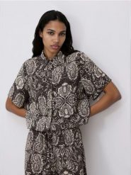 Koszula z wiskozą - ciemnobrązowy. Brązowe koszule Reserved, l, bez wzorów, z tkaniny, bez kołnierzyka, bez ramiączek. Za 99.99 zł.