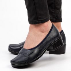 Granatowe Polskie półbuty damskie Gregors 569. Niebieskie półbuty wsuwane GREGORS, na jesień, bez wzorów, z jeansu, eleganckie, bez obcasa, na płaskiej podeszwie. Za 349.00 zł.