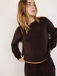 Bluza z modalem - ciemnobrązowy. Brązowe bluzy Reserved, l, bez wzorów, z dzianiny, bez ramiączek, bez kaptura. W wyprzedaży za 79.99 zł.