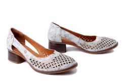 ARTIKER RELAKS 58C2117 ecru, czółenka damskie. Brązowe czółenka Artiker Relaks, na lato, w ażurowe wzory, ze skóry, bez obcasa, na obcasie, bez zapięcia. Za 233.67 zł.