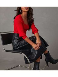 Milan Kiss Sweter w kolorze czerwonym rozmiar: M. Czerwone swetry Milan Kiss, m, bez wzorów, bez ramiączek. Za 126.99 zł.