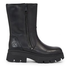 Botki Calvin Klein Jeans. Czarne botki Calvin Klein Jeans, bez wzorów, z jeansu, bez obcasa, na płaskiej podeszwie, bez zapięcia. Za 439.99 zł.