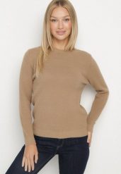 Ciemnobeżowy Sweter z Wełną w Klasycznym Stylu Firrive. Brązowe swetry Born2be, bez wzorów, z jeansu, klasyczne, bez ramiączek. Za 59.99 zł.