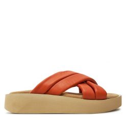 Klapki s.Oliver. Pomarańczowe klapki S.Oliver, bez wzorów, bez obcasa, bez zapięcia. Za 229.99 zł.